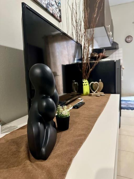 Eleni'S Studio Near The Airport Ираклио Екстериор снимка