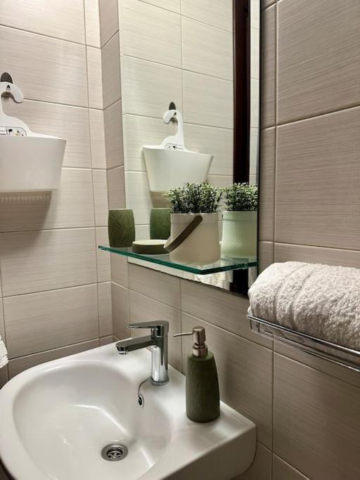 Eleni'S Studio Near The Airport Ираклио Екстериор снимка